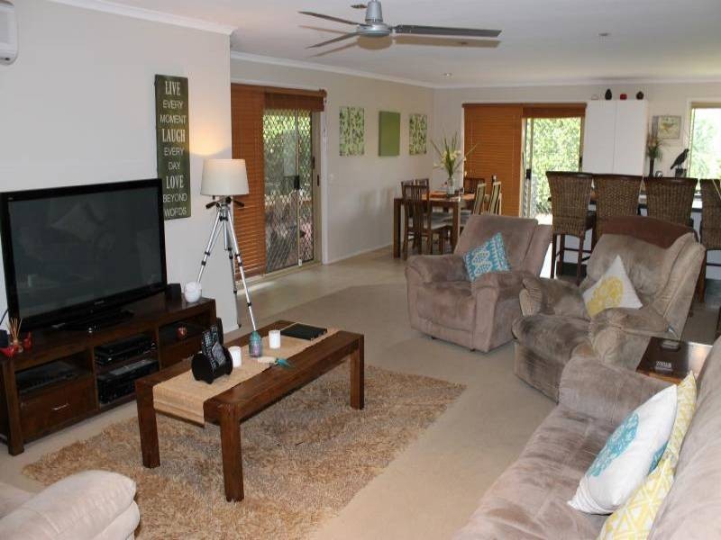 18 Southlake Drive, Varsity Lakes QLD 4227