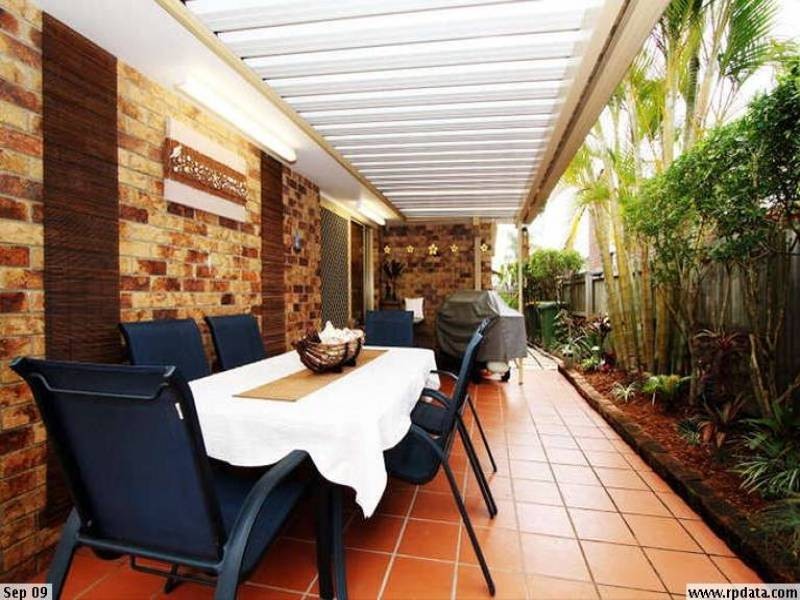 18 Southlake Drive, Varsity Lakes QLD 4227