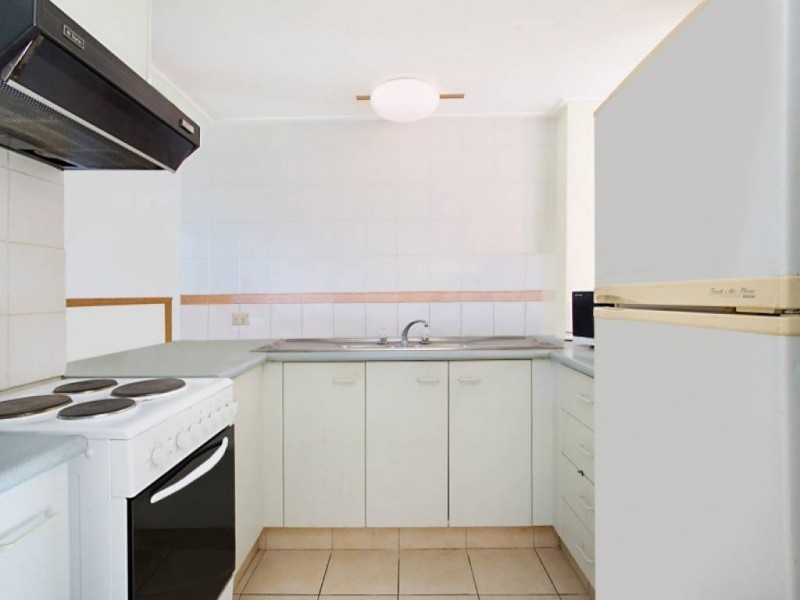 4/8 Oceanic Drive, Mermaid Waters QLD 4218