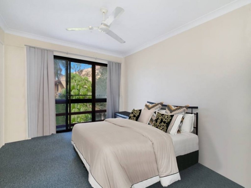 4/8 Oceanic Drive, Mermaid Waters QLD 4218