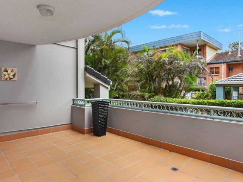 2/261 Golden Four Drive, Bilinga QLD 4225