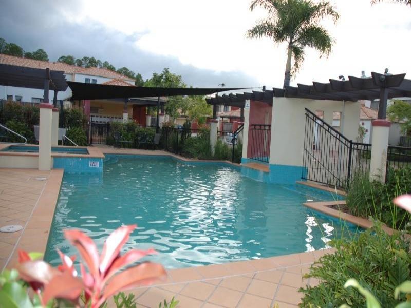 33/302 Christine Avenue, Varsity Lakes QLD 4227