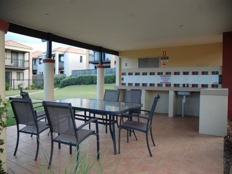 33/302 Christine Avenue, Varsity Lakes QLD 4227