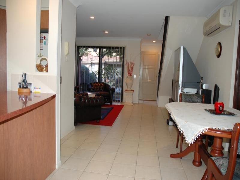 33/302 Christine Avenue, Varsity Lakes QLD 4227