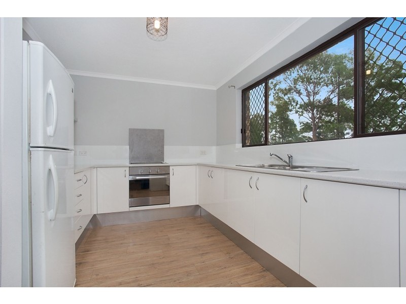 2/56 Oceanic Drive, Mermaid Waters QLD 4218