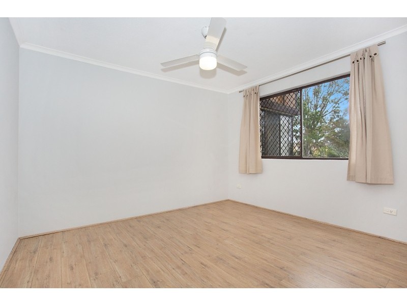 2/56 Oceanic Drive, Mermaid Waters QLD 4218