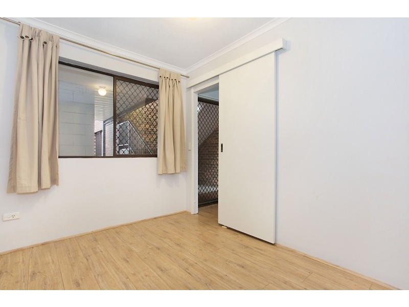 2/56 Oceanic Drive, Mermaid Waters QLD 4218