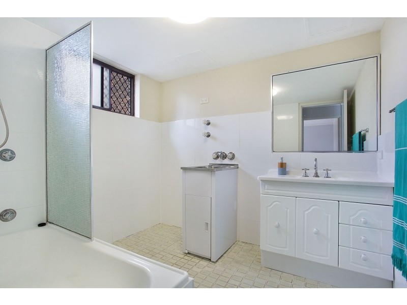 2/56 Oceanic Drive, Mermaid Waters QLD 4218