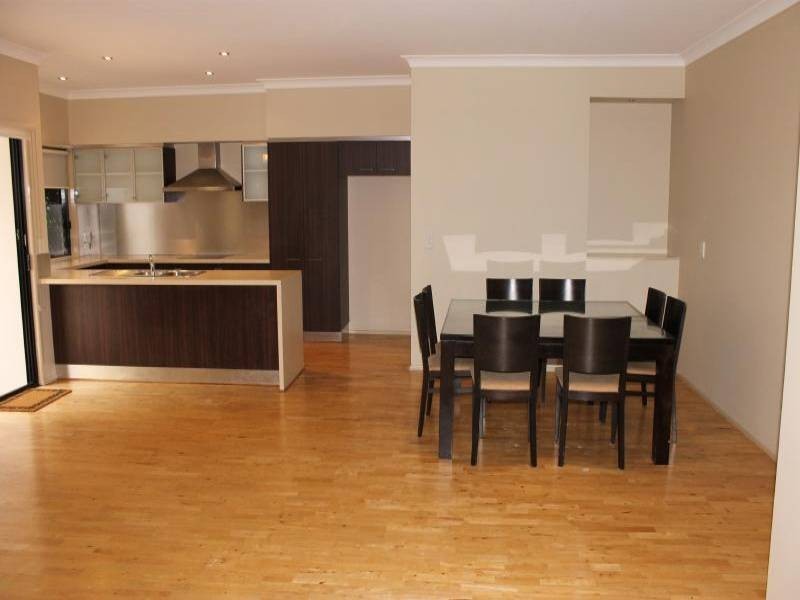 2/1 Waimea Drive, Varsity Lakes QLD 4227