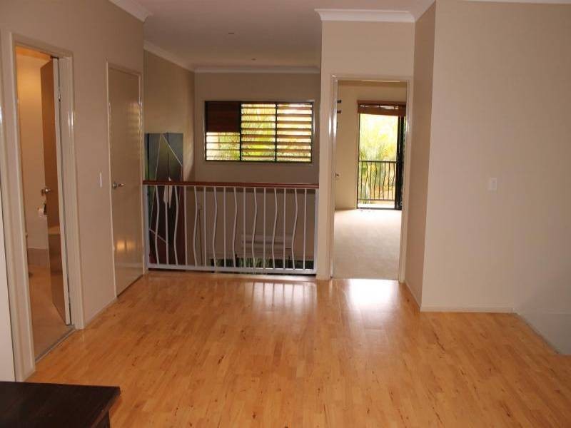 2/1 Waimea Drive, Varsity Lakes QLD 4227