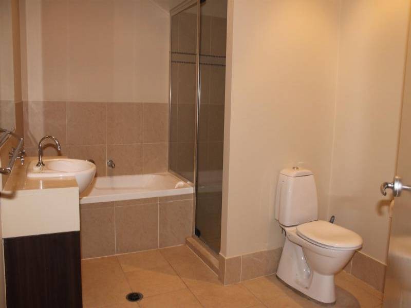 2/1 Waimea Drive, Varsity Lakes QLD 4227