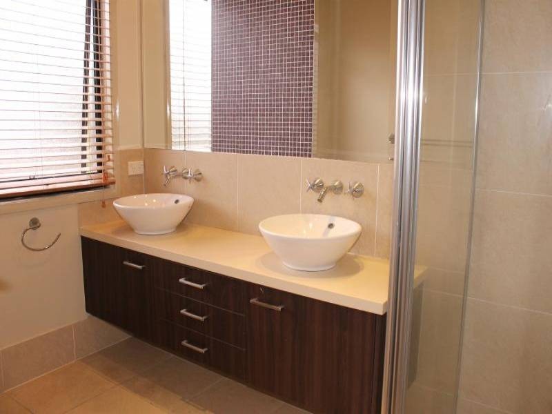 2/1 Waimea Drive, Varsity Lakes QLD 4227