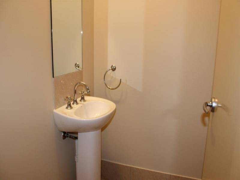 2/1 Waimea Drive, Varsity Lakes QLD 4227