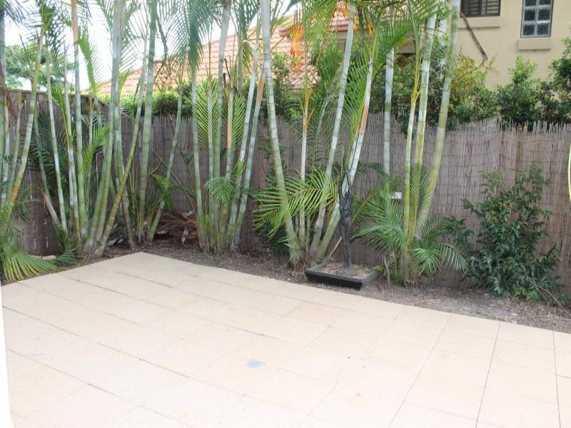 2/1 Waimea Drive, Varsity Lakes QLD 4227