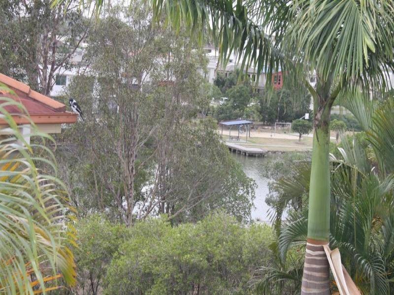 2/1 Waimea Drive, Varsity Lakes QLD 4227