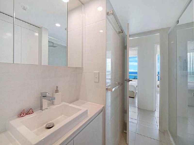 10c/52 Goodwin Tce, Burleigh Heads QLD 4220