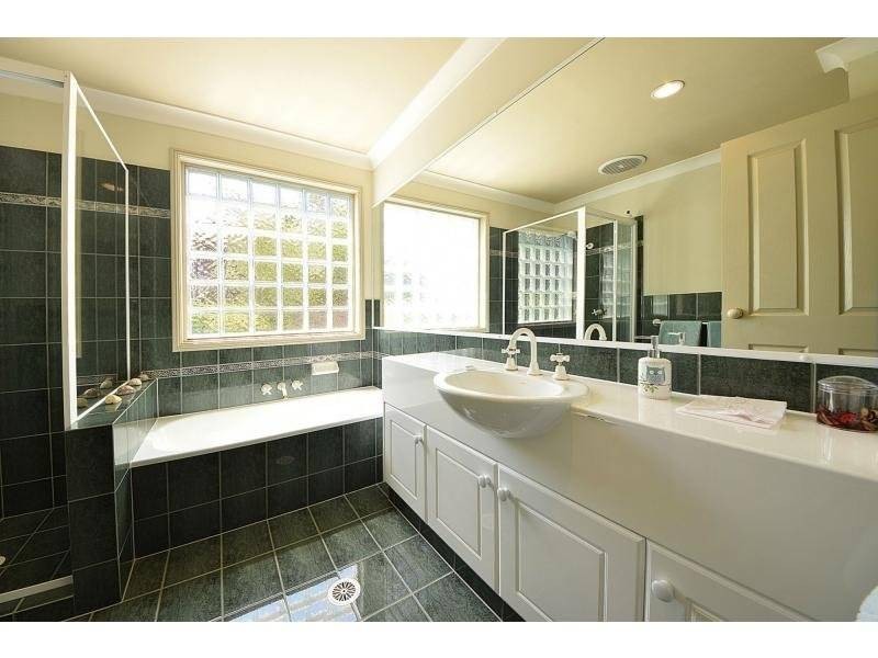 5 Kaydee Ct, Miami QLD 4220