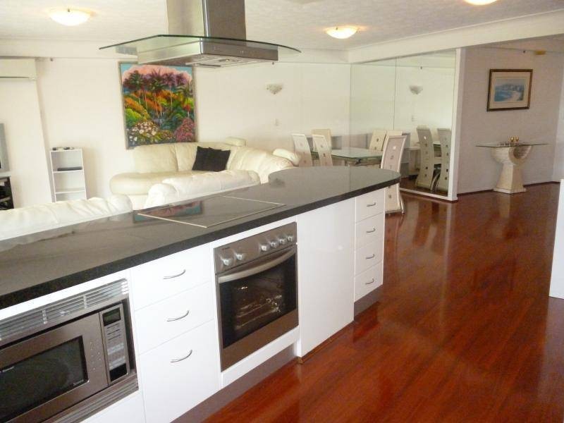 2/45 Hayle Street,, Burleigh Heads QLD 4220