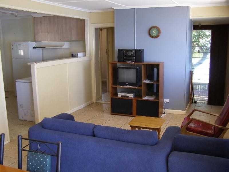 2/1 Kindara St, Amity Point QLD 4183