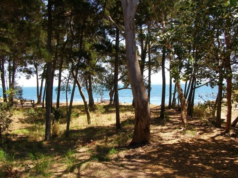 21 Ballow, Amity Point QLD 4183