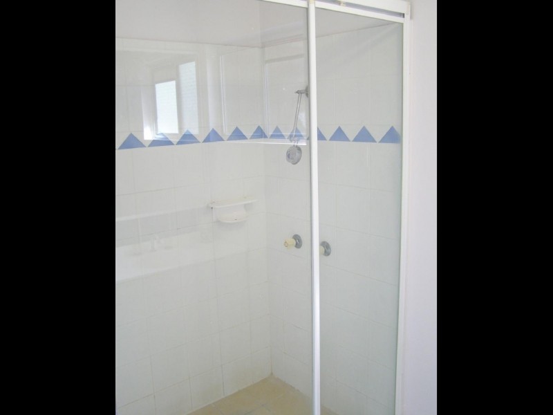 1/38 Sovereign Rd, Amity Point QLD 4183