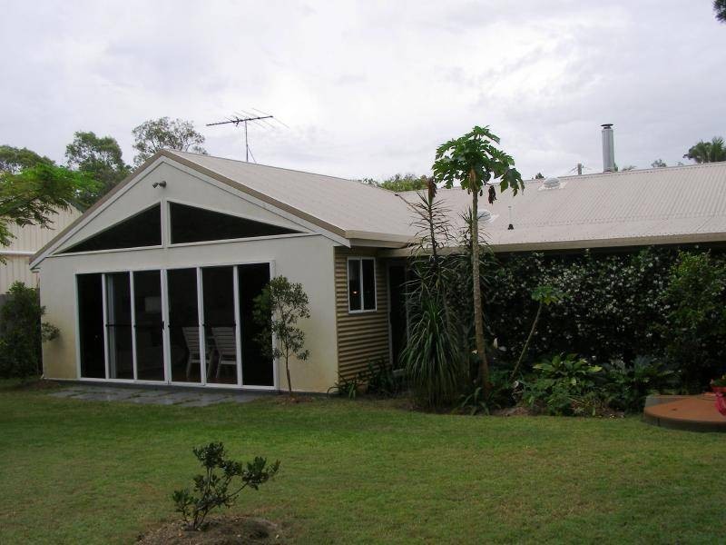 64 Kindara St, Amity Point QLD 4183