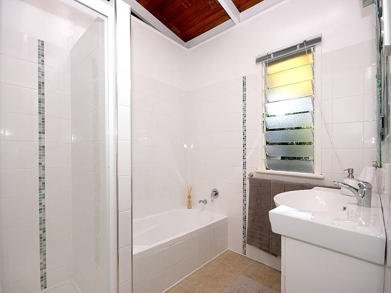 17 Flinders Ave, Dunwich QLD 4183