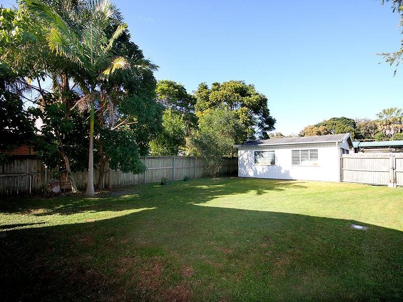 17 Flinders Ave, Dunwich QLD 4183