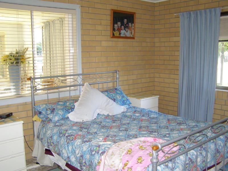 1 & 2/6 Ballow St, Amity Point QLD 4183