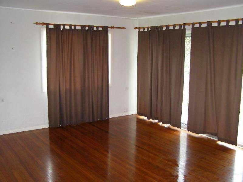 19 BINGLE RD, Dunwich QLD 4183