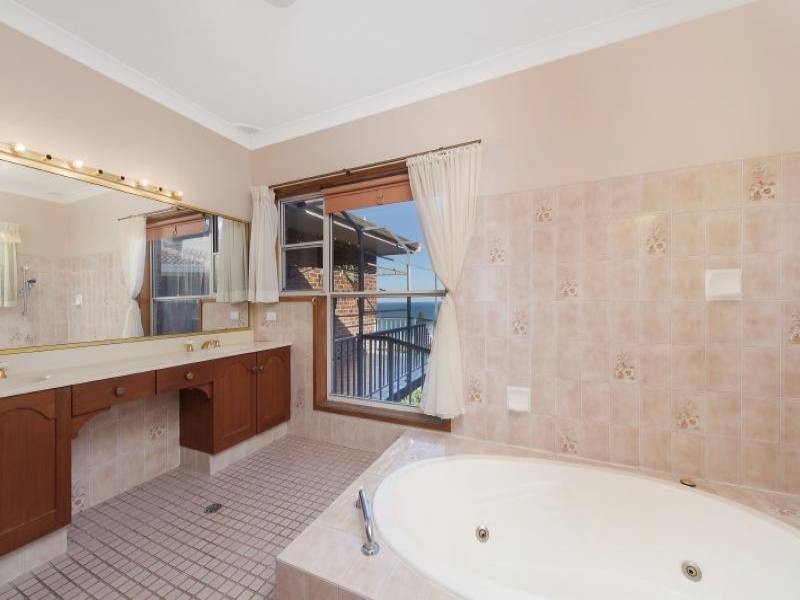 22 DENT CRESCENT, Port Macquarie NSW 2444
