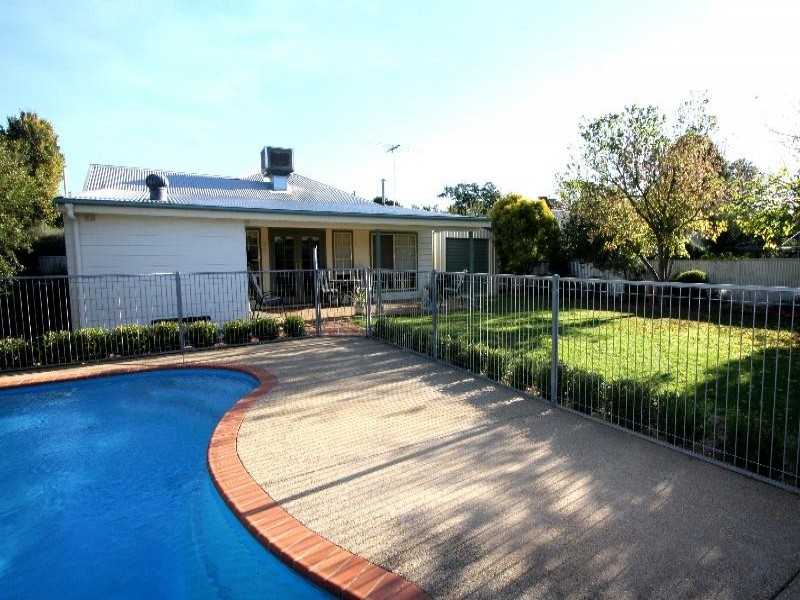 9 Queen Street, Cootamundra NSW 2590