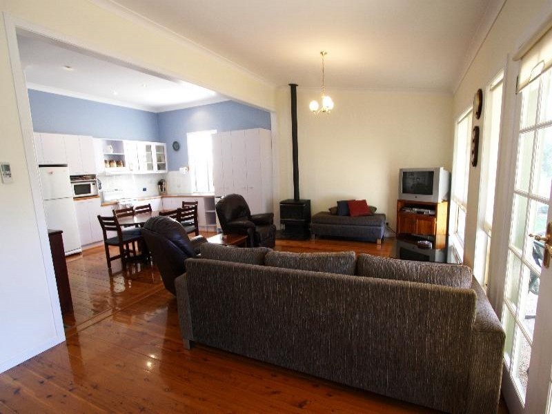 9 Queen Street, Cootamundra NSW 2590