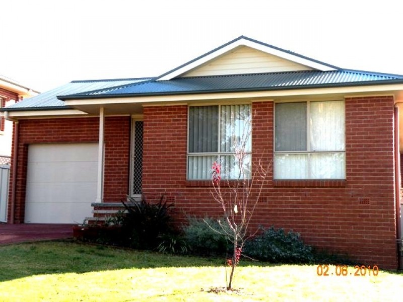 113 Binalong Street, Young NSW 2594