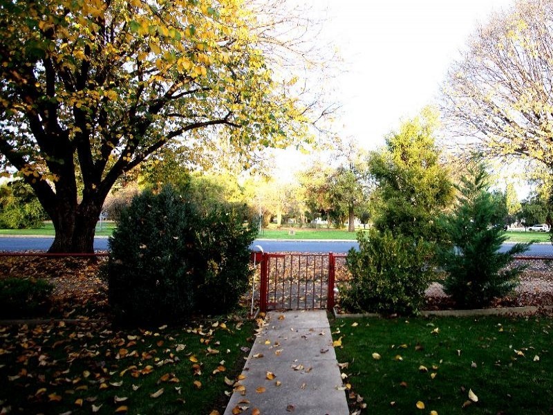 27 Thompson Street, Cootamundra NSW 2590