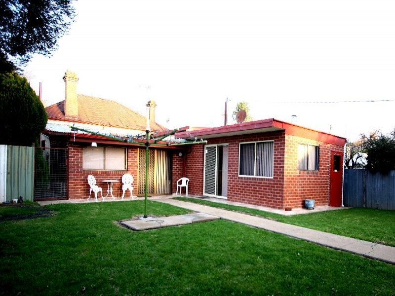 27 Thompson Street, Cootamundra NSW 2590