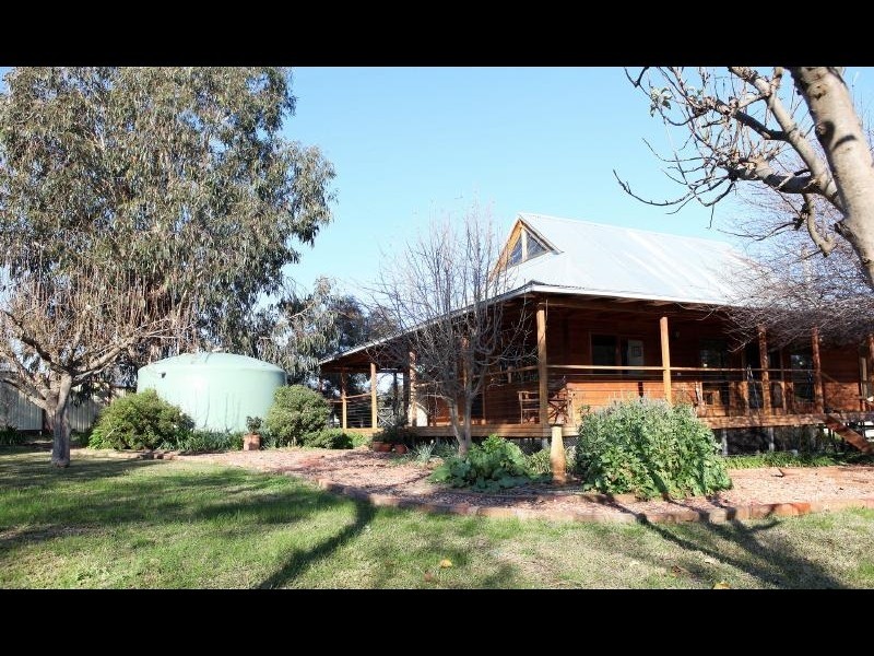 1 Bridge Street, Muttama NSW 2722