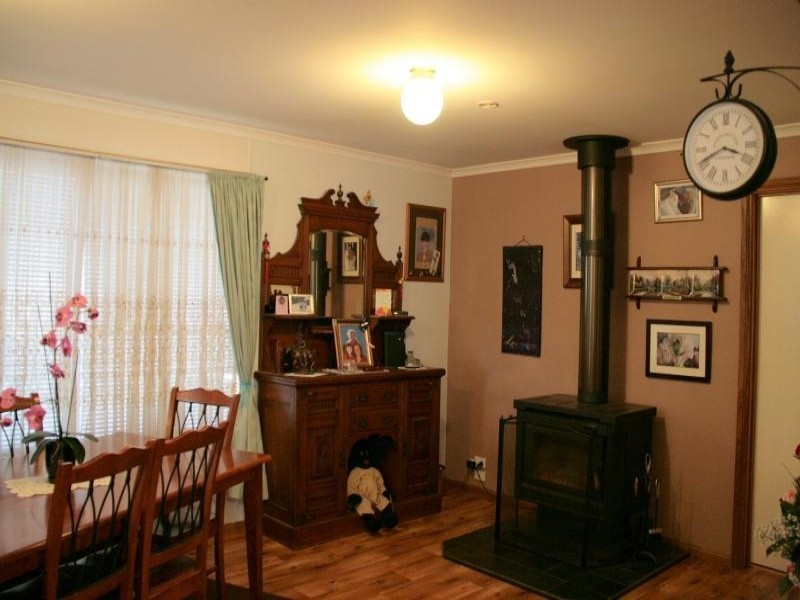 42 Sutton Street, Cootamundra NSW 2590