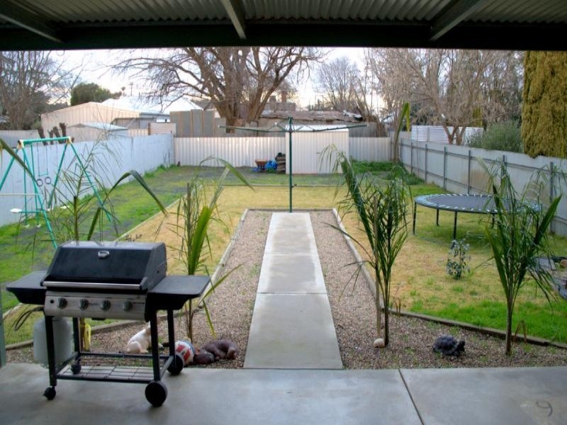 42 Sutton Street, Cootamundra NSW 2590