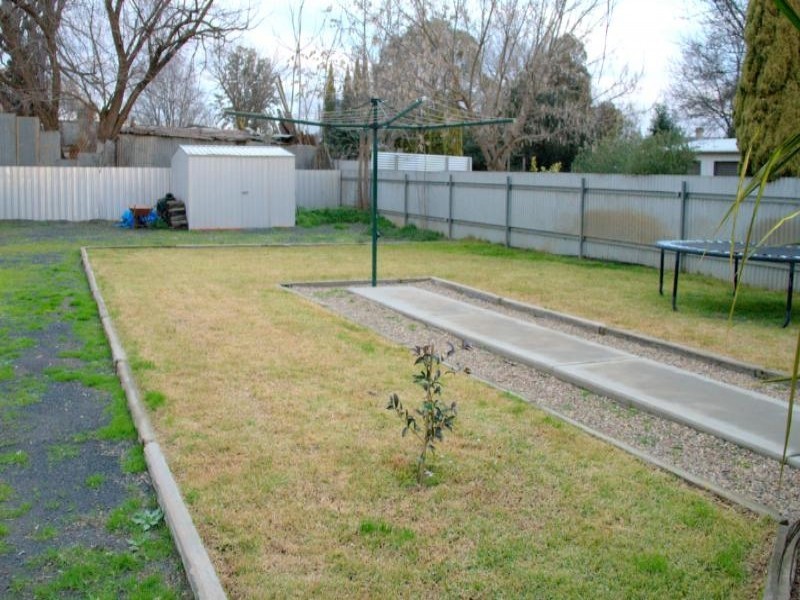 42 Sutton Street, Cootamundra NSW 2590
