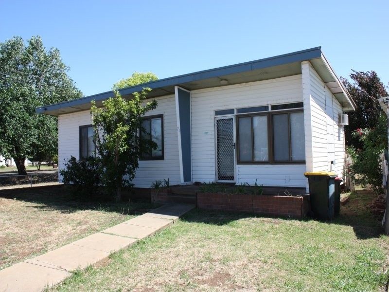 71 Hurley Street, Cootamundra NSW 2590