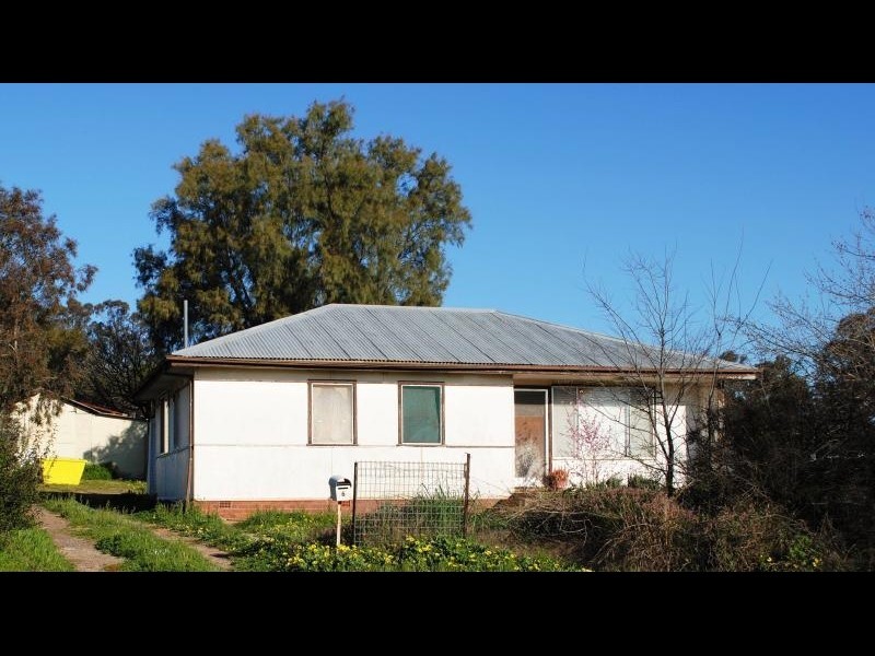 6 Bradman Street, Cootamundra NSW 2590