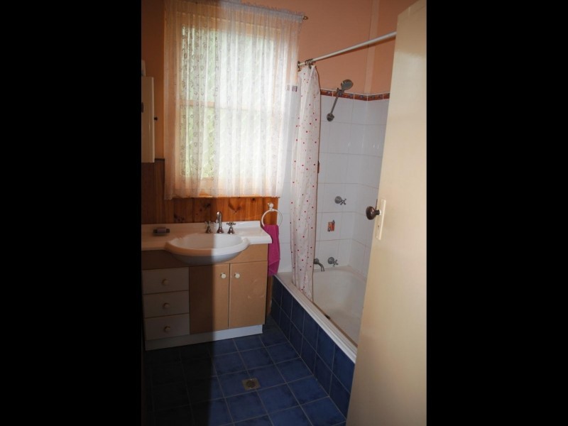1 Cnr Ward & Albury Sts, Murrumburrah NSW 2587