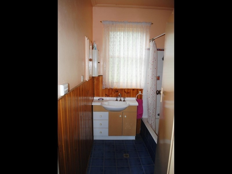 1 Cnr Ward & Albury Sts, Murrumburrah NSW 2587