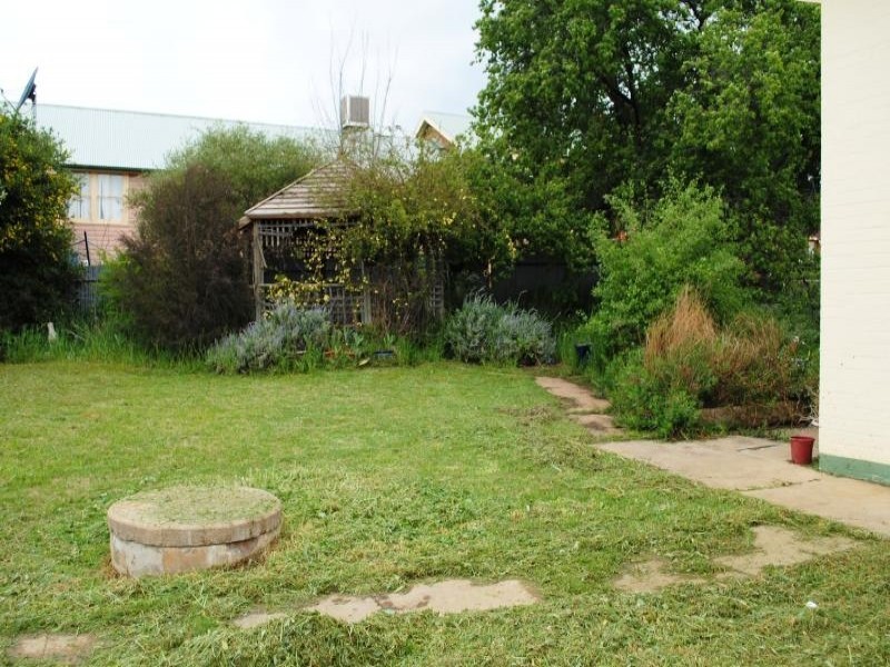 1 Cnr Ward & Albury Sts, Murrumburrah NSW 2587