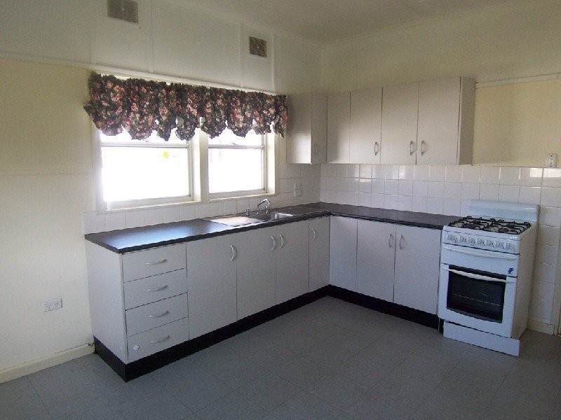 4 Wall Avenue, Cootamundra NSW 2590