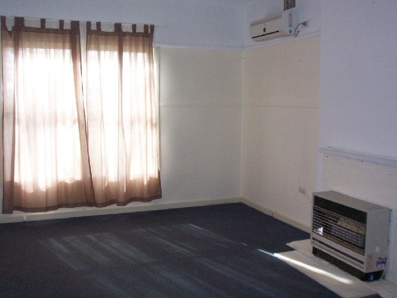 4 Wall Avenue, Cootamundra NSW 2590