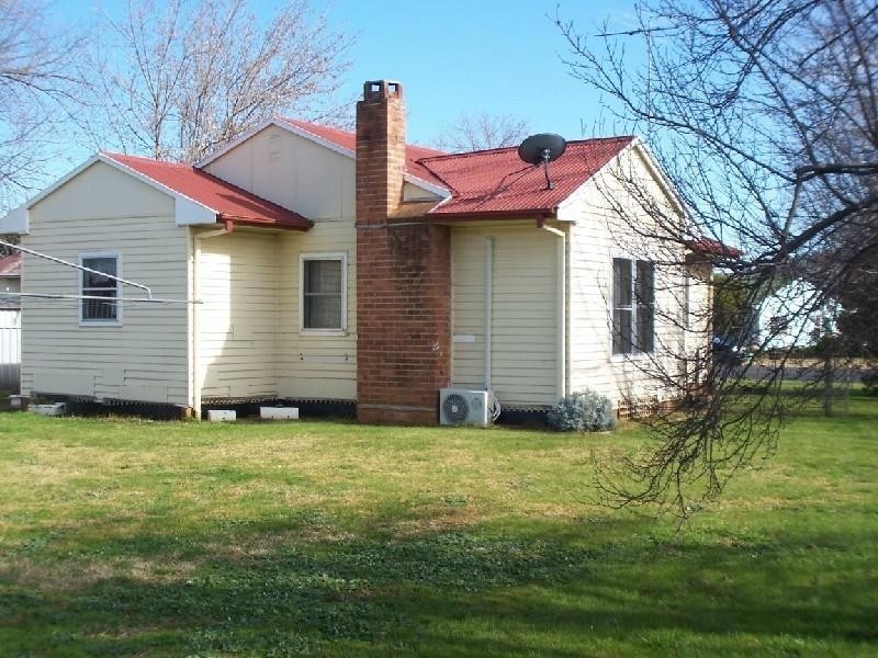4 Wall Avenue, Cootamundra NSW 2590