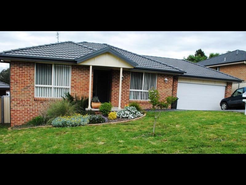 3 Hambrook Place, Young NSW 2594