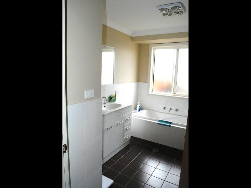 3 Hambrook Place, Young NSW 2594